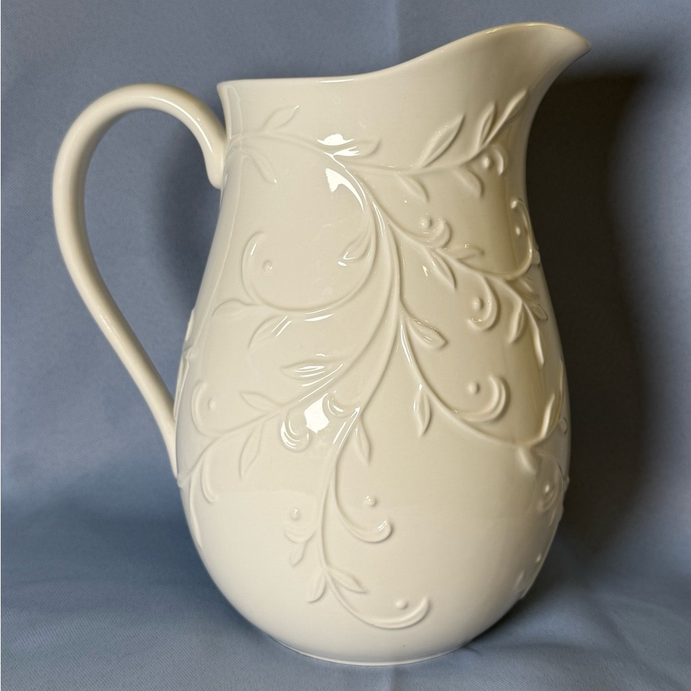 Lenox 806678 White Opal Innocence Carved Scroll Porcelain 80 Oz Pitcher NEW